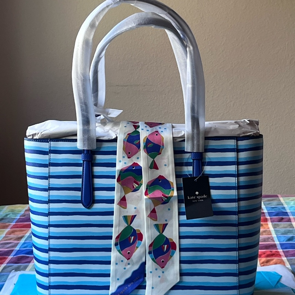 ๐ KATE SPADE SCHUYLER WAVE STRIPED TOTE ๐ NWT ๐ - Picture 6 of 16